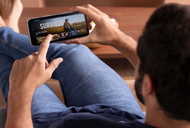 Suka Nonton Film yang Sama Berulang Kali? Psikologi Ungkap 10 Sifat Unikmu!